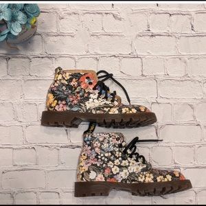 RARE VINTAGE 90s 6 Eyelet Floral Doc Martens 🌸🌹